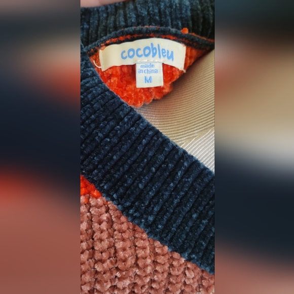 Cocobleu crop top sweater - Picture 3 of 3